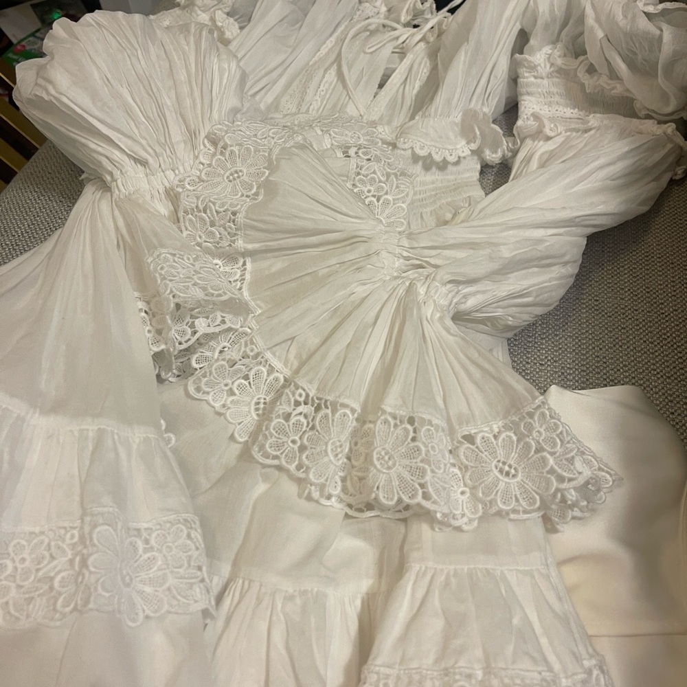 Dolce & Gabbana Elegant White Dress - Picture 5 of 6